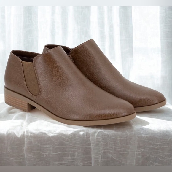 Kensie Women's Brown Short Boot - Picture 1 of 7